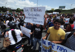 Universitarios exigen mejoras económicas en Venezuela
