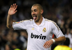 Real Madrid tropieza con el Málaga y da esperanzas al Barcelona