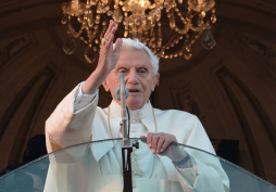 Benedicto XVI regresará el jueves al Vaticano