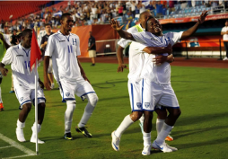 Honduras cumple su último examen y se impone a Boca Juniors