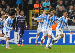 Málaga prolonga su exhibición en la Champions League