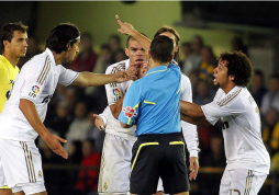 Pepé insultó al árbitro