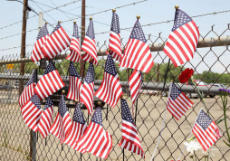 Voraz incendio en Arizona fuera de control tras matar a 19 bomberos
