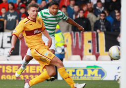 Emilio Izaguirre y Jorge Claros no logran ganar en Escocia