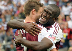 Hendry Thomas anota gol en merecida victoria del Colorado Rapids