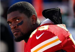 Un jugador de la NFL se suicida en estadio tras matar a su novia