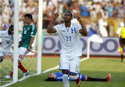 Honduras arranca un aguerrido y valioso empate a México