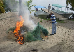 Decomisan redes a pescadores teleños