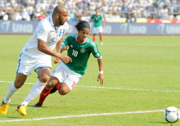 Honduras arranca un aguerrido y valioso empate a México