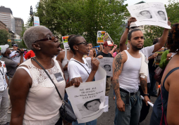 El veredicto a favor de Zimmerman reabre debate racial y multiplica las protestas en EUA