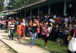 Militares llevan brigada a vecinos en El Negrito