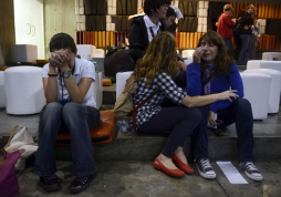 Henrique Capriles acepta su derrota; sus seguidores lloran