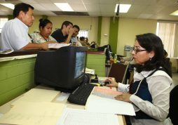 Empleada de la DEI se convierte en artista de cine