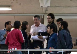 Dueño de las Chivas reta a golpes a aficionado