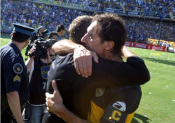 Boca festeja en despedida de Schiavi y la vuelta de Palermo a La Bombonera