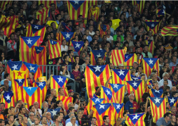 El Camp Nou rugió por la independencia catalana