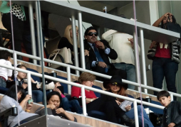 Maradona presenció el clásico en el palco de Cristiano