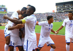 Honduras se mete a la hexagonal con un festín de goles