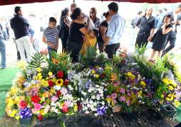 Como un héroe dan último adiós al fiscal Orlan Chávez