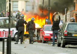 Violencia e histeria en disturbios en Londres