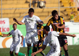 Real España se clasificó de manera sufrida y con ayuda arbitral