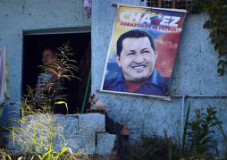 Chávez sigue estable dentro de su 'cuadro delicado'