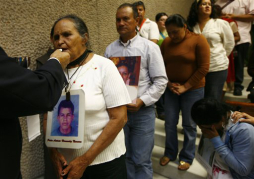 Madres de migrantes visitan la Basílica de Guadalupe
