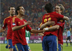 España recupera su fútbol y golea sin problemas a Irlanda
