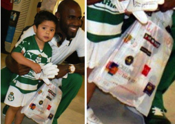 Felipe Baloy es sorprendido con una revista para adultos