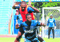 Mario Martínez: 'Si hay que sudar sangre en el campo, lo haremos”