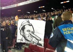 El Barça retira una pancarta crítica contra Sandro Rosell