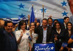 Sigue retiro de afiches políticos em Tegucigalpa