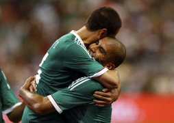 'Chicharito' Hernández rescata un empate para México