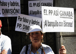 Rajoy descarta renunciar ante acusaciones de corrupción