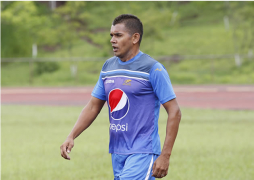 Amado Guevara ya no vestirá la camisa del Motagua