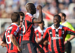 Milan golea y acaricia un puesto en la Champions