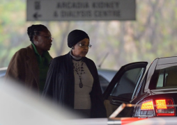 La enfermedad de Mandela devolvió el protagonismo a su exesposa Winnie