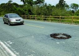 Carretera del litoral Atlántico, una pesadilla para conductores