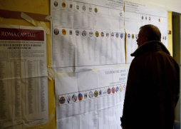 Italianos votan entre el cambio o el caos; dicen 'Basta ya' a Berlusconi