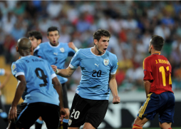 Uruguay despacha a España en la prórroga