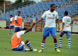 Honduras escondió sus armas y entrenó a puerta cerrada