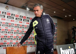 Mou reta a la afición del Bernabéu a que le silbe