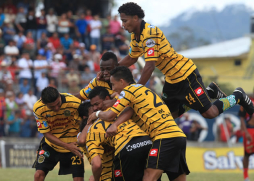 Real España se reinvindica goleando al Savio