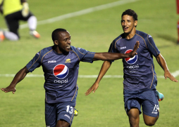 Motagua resucita en el torneo con una goleada al Deportes Savio