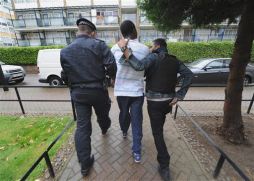 Cameron promete medidas enérgicas para frenar disturbios