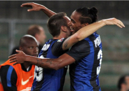 Triplete de Cavani y Napoli alcanza a Juventus en la cima