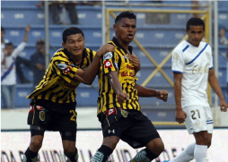 Real España sacó la rebeldía para rescatar el clásico