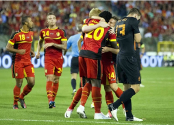 Bélgica arrasa a Holanda en fallido debut de Van Gaal