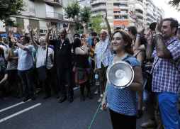 Piden dimisión de Rajoy por escándalo en España