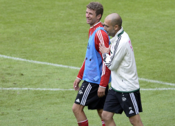 Guardiola entrenó por primera vez al Bayern ante 8.000 aficionados